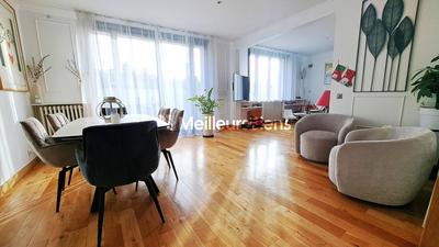 Maison - 219 m² - 8 pièces