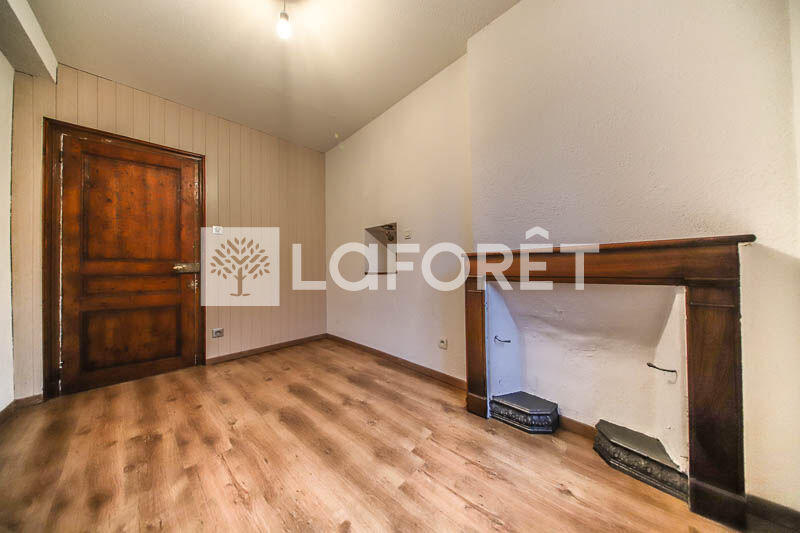 Maison - 256 m² - 5 pièces