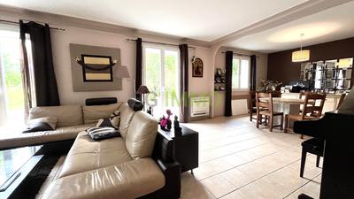 Maison traditionnelle - 130 m² - 8 pièces