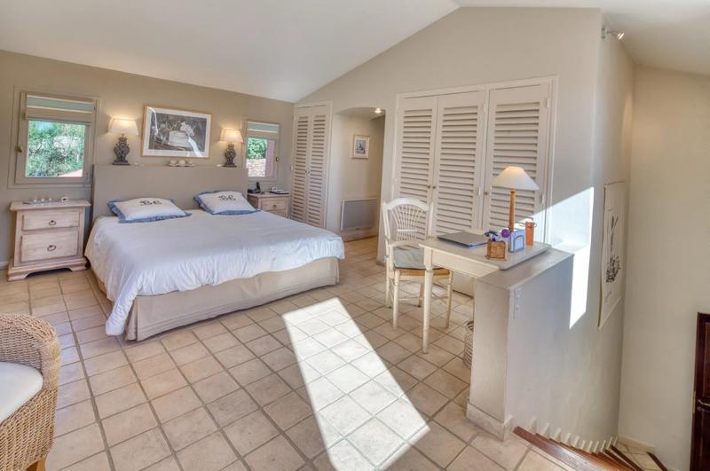 Villa - 237 m² - 8 pièces