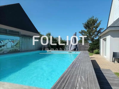 Maison - 230 m² - 7 pièces