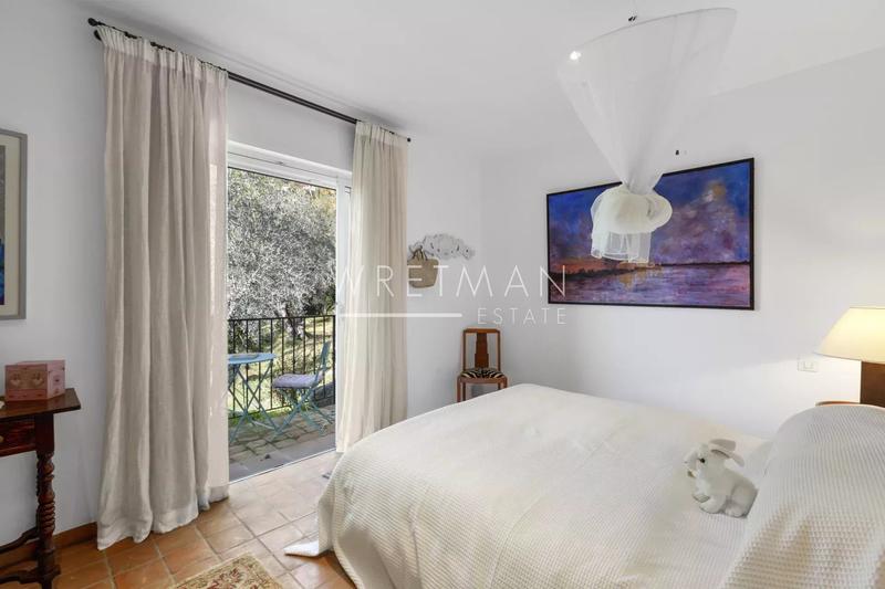 Maison - 240 m² - 6 pièces