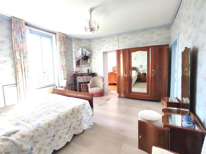 Maison - 200 m² - 7 pièces