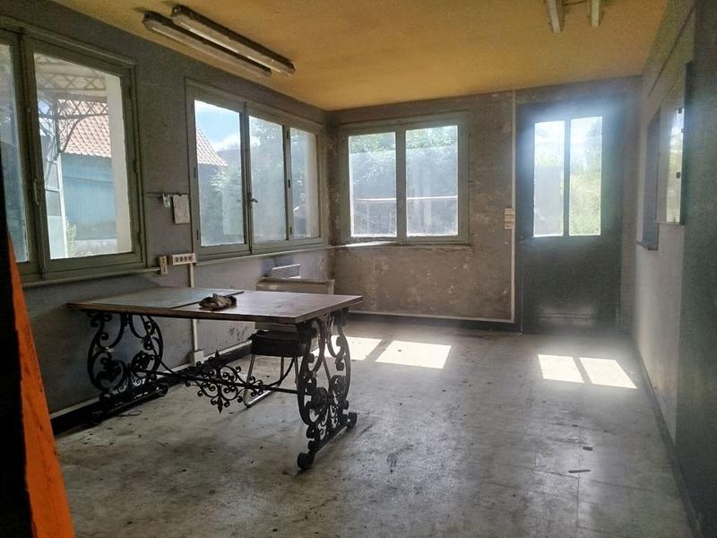 Local commercial - 150 m² - 2 pièces