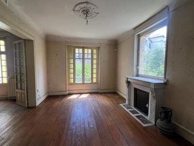 Maison - 280 m² - 9 pièces