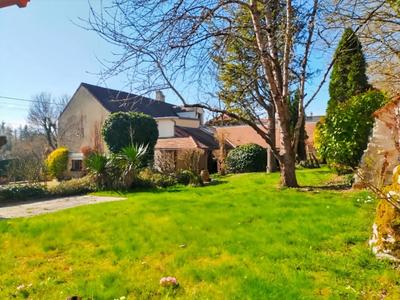 Maison - 211 m² - 7 pièces