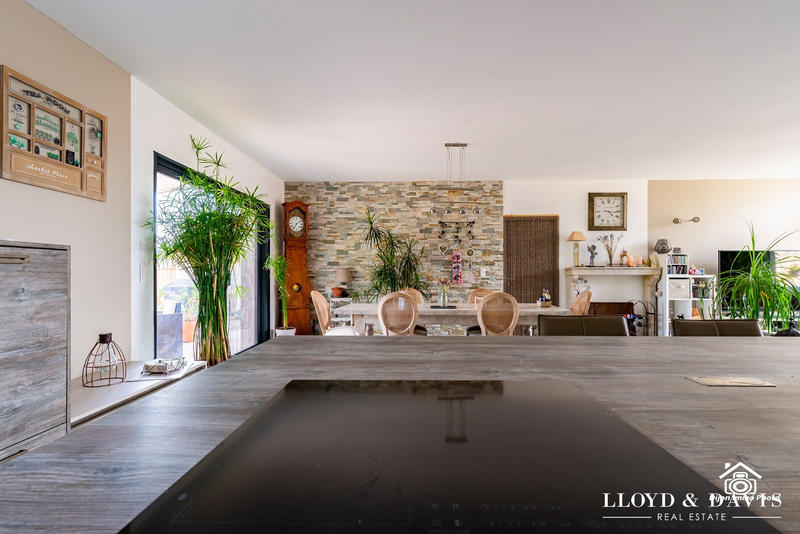 Maison - 180 m² - 5 pièces