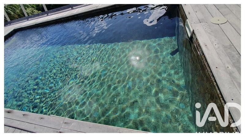 Maison - 217 m² - 6 pièces