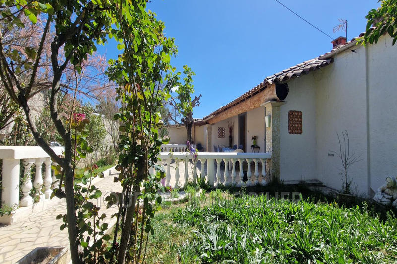 Villa - 212 m² - 8 pièces