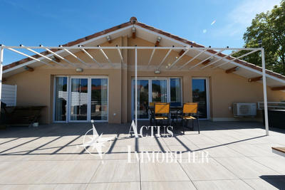 Appartement - 102 m² - 4 pièces