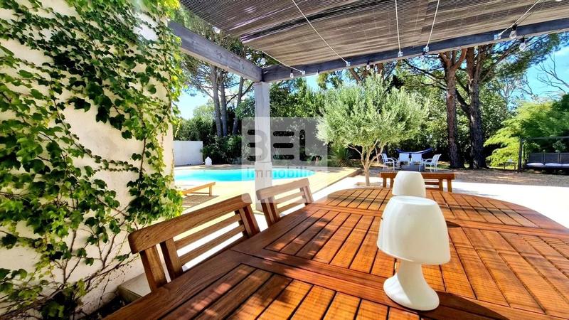 Villa - 255 m² - 8 pièces