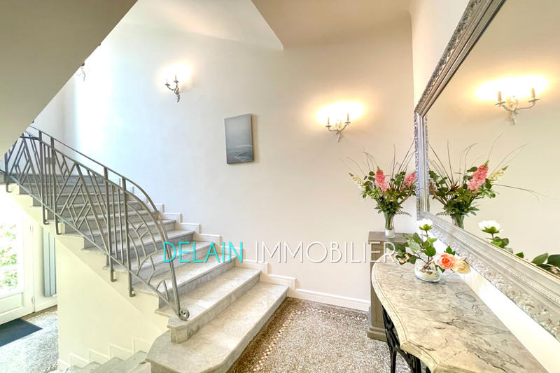 Villa - 220 m² - 11 pièces