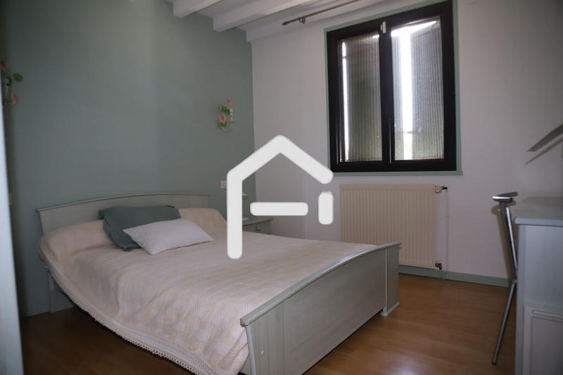 Maison - 250 m² - 6 pièces