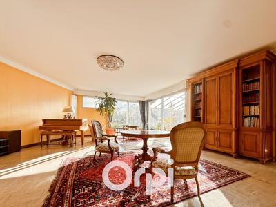 Maison - 371 m² - 8 pièces