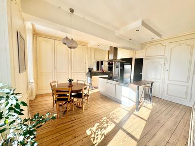 Maison - 215 m² - 9 pièces