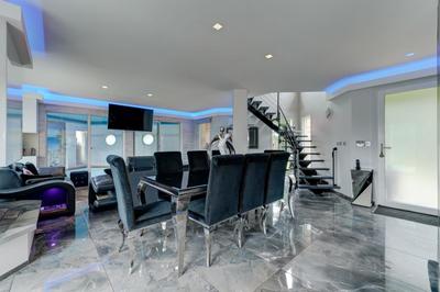 Villa - 332 m² - 6 pièces