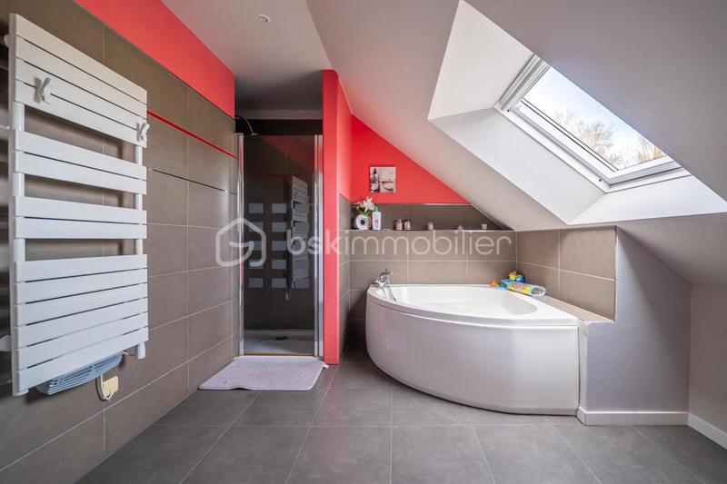 Maison traditionnelle - 156 m² - 5 pièces