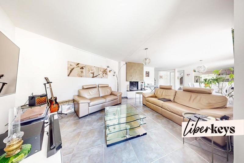 Villa - 239 m² - 6 pièces