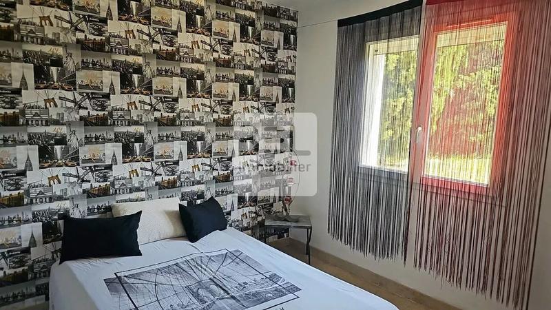 Maison - 220 m² - 8 pièces