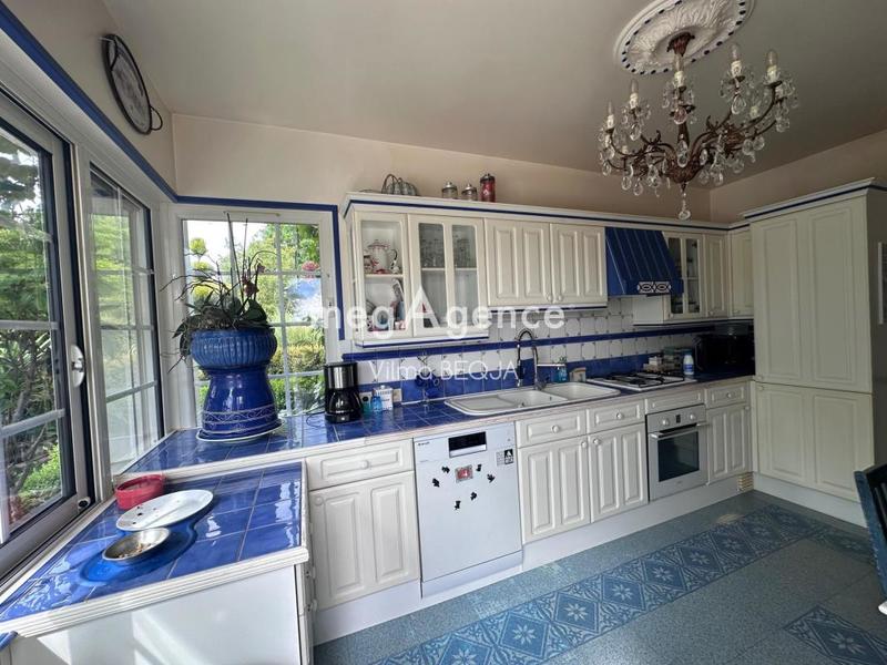 Maison - 220 m² - 7 pièces