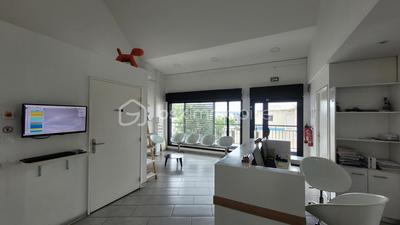 Local commercial - 110 m² - 5 pièces