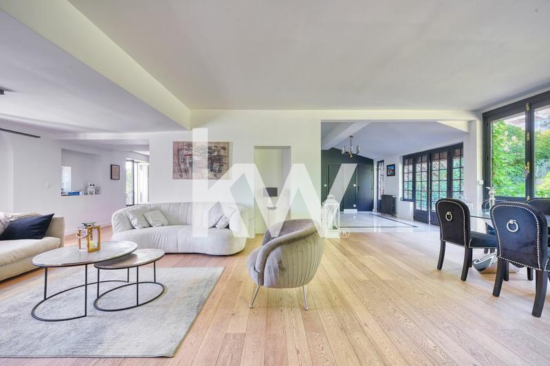 Maison - 351 m² - 8 pièces