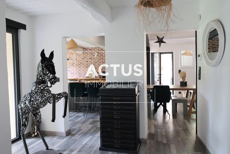 Maison - 233 m² - 8 pièces