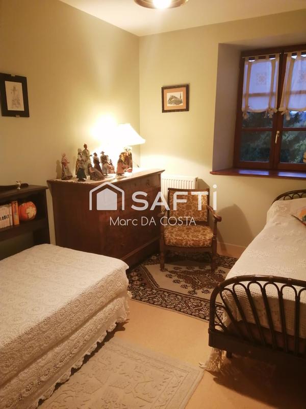 Maison - 230 m² - 11 pièces