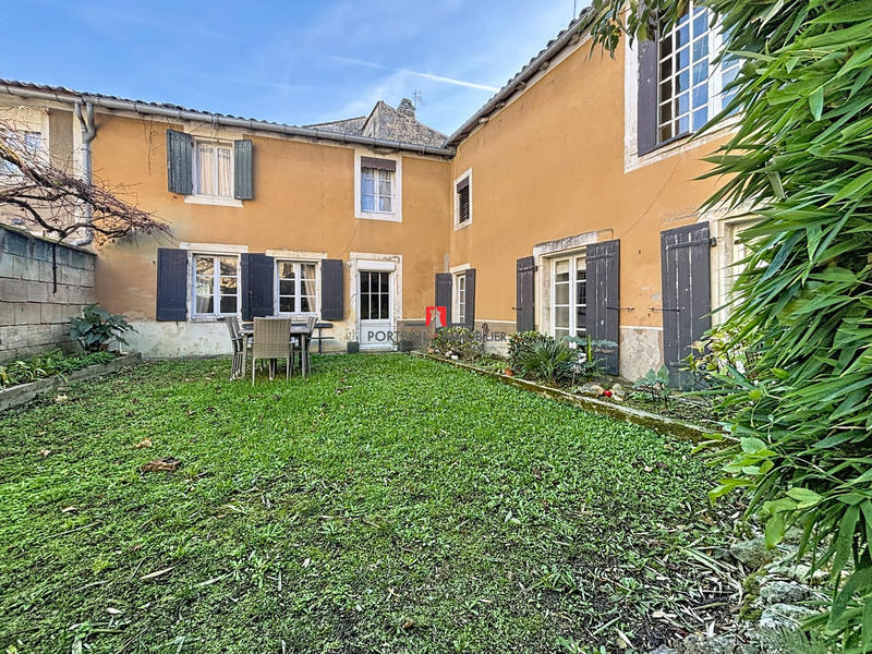 Maison - 251 m² - 5 pièces