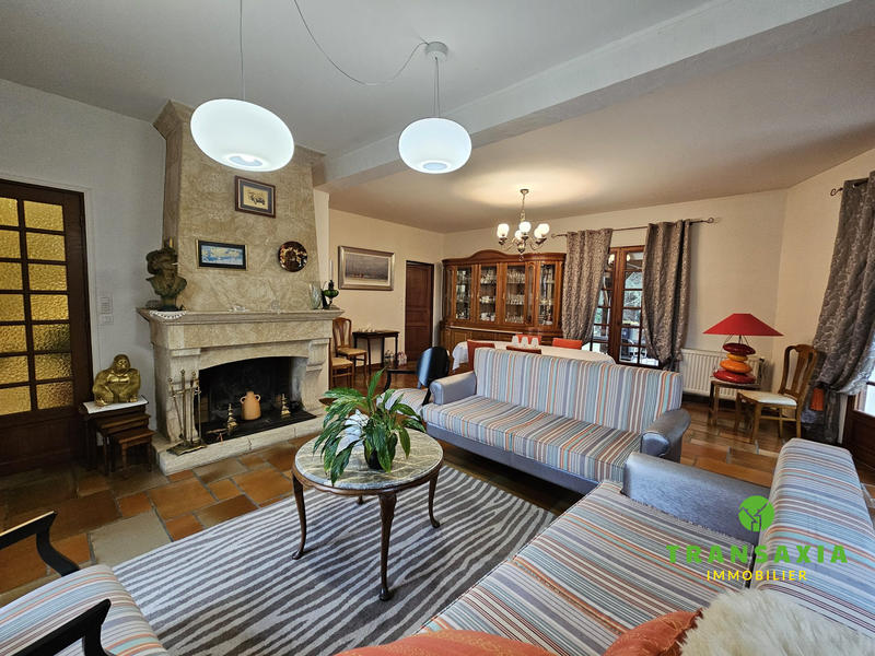 Villa - 234 m² - 10 pièces