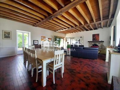 Maison - 566 m² - 15 pièces