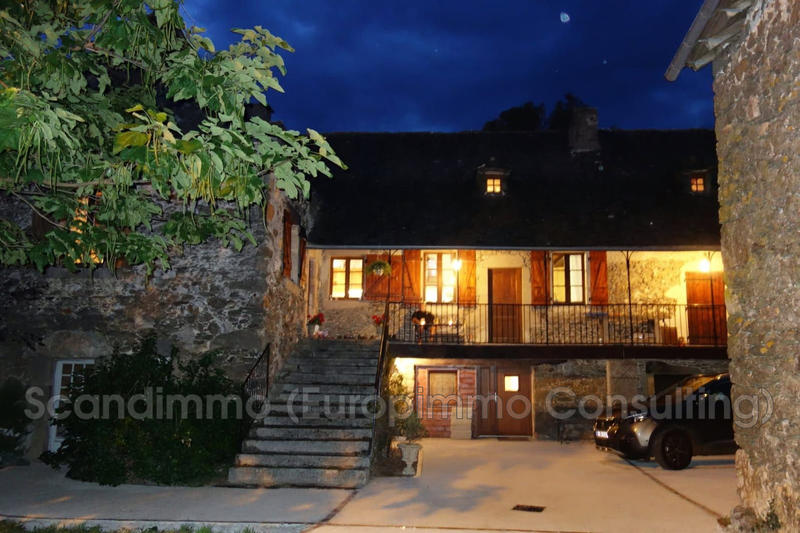 Maison - 212 m² - 8 pièces