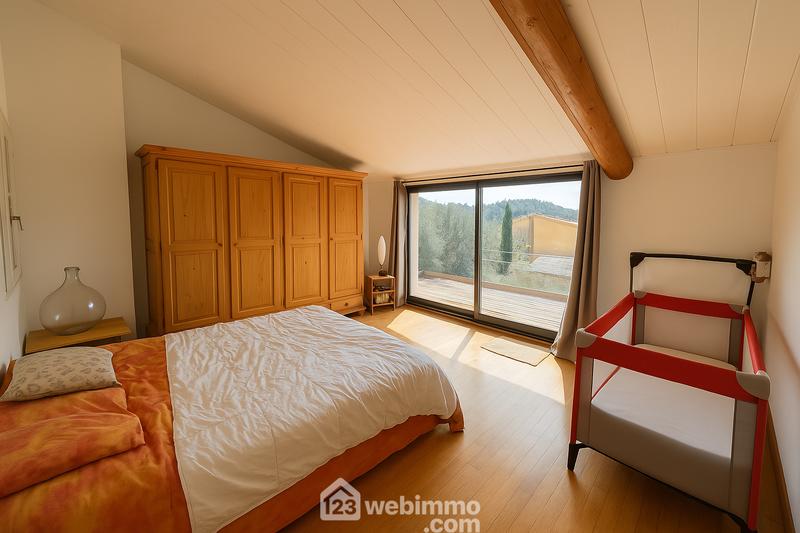 Maison - 245 m² - 9 pièces