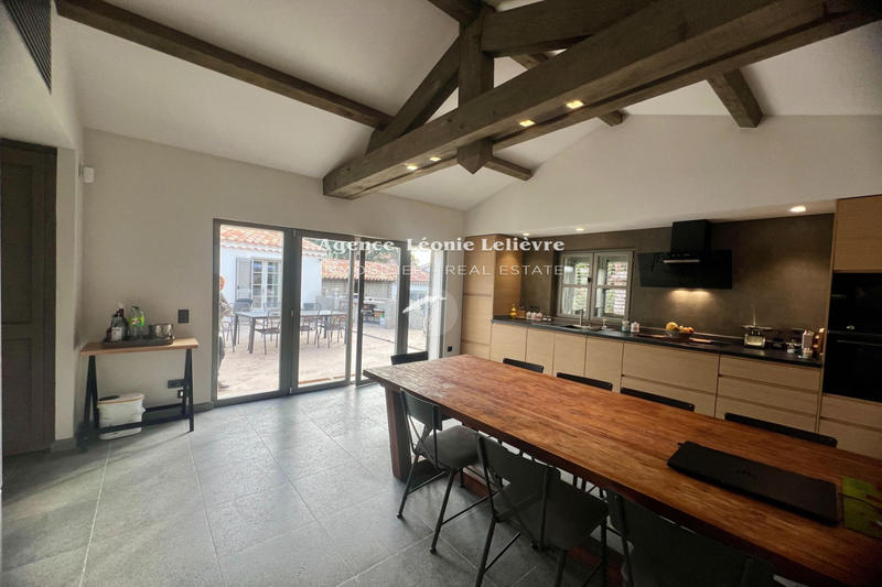 Maison - 273 m² - 9 pièces