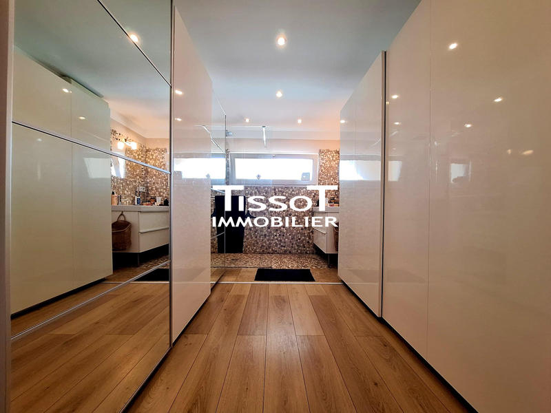 Villa - 227 m² - 8 pièces