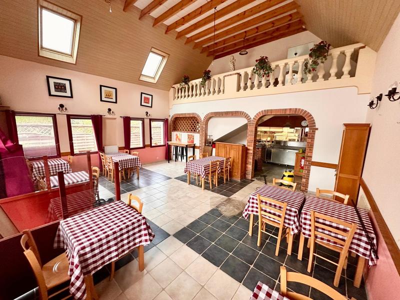 Local commercial - 128 m² - 2 pièces