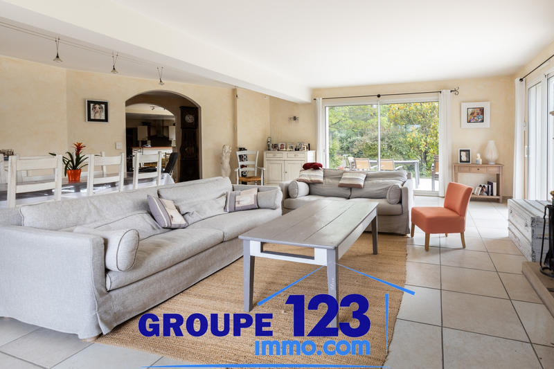 Maison - 286 m² - 7 pièces