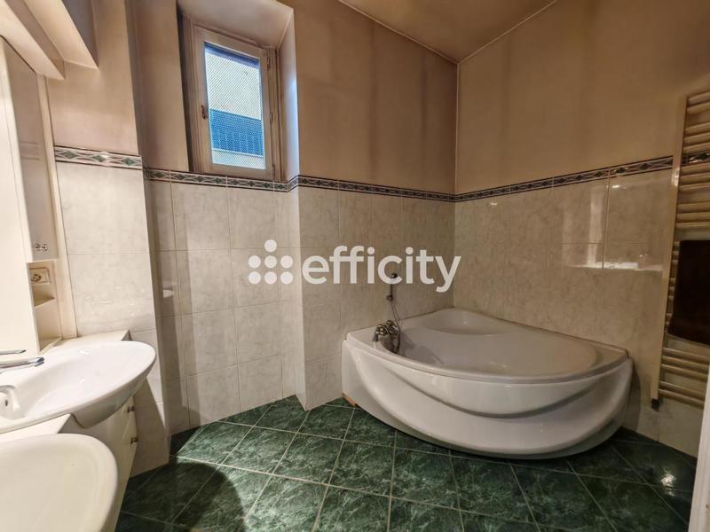 Appartement - 181 m² - 5 pièces