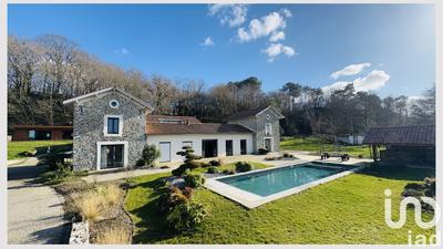 Maison - 370 m² - 7 pièces