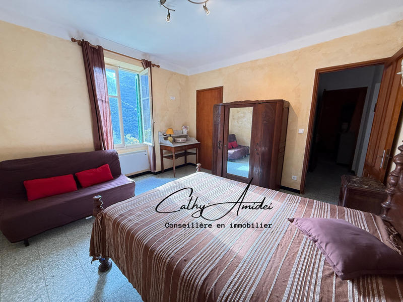 Maison - 96 m² - 4 pièces