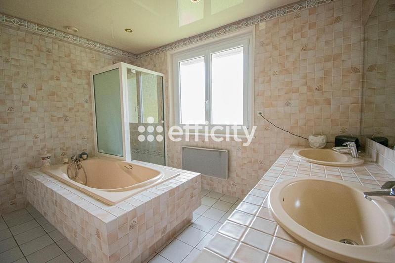 Maison - 171 m² - 8 pièces