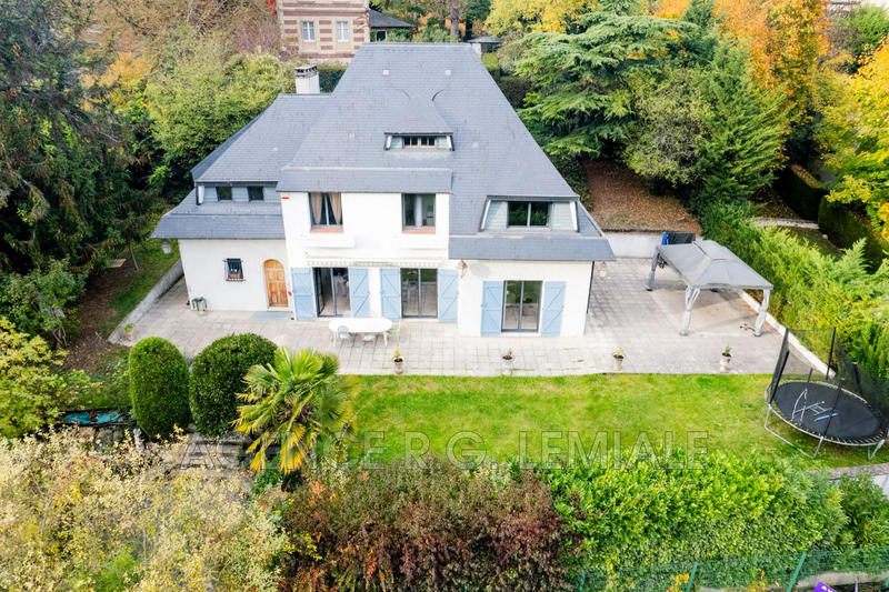 Maison - 180 m² - 7 pièces