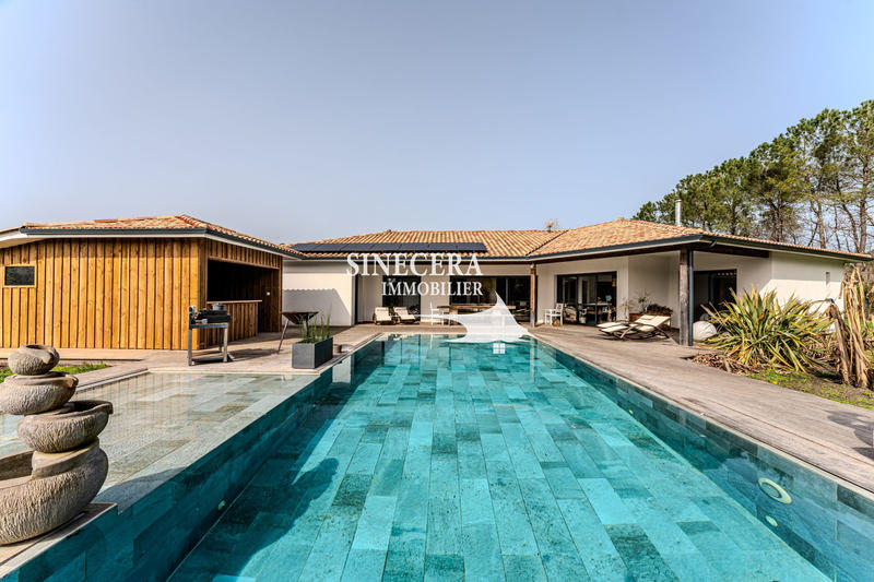 Villa - 198 m² - 8 pièces