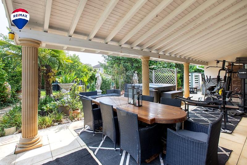 Maison - 306 m² - 6 pièces