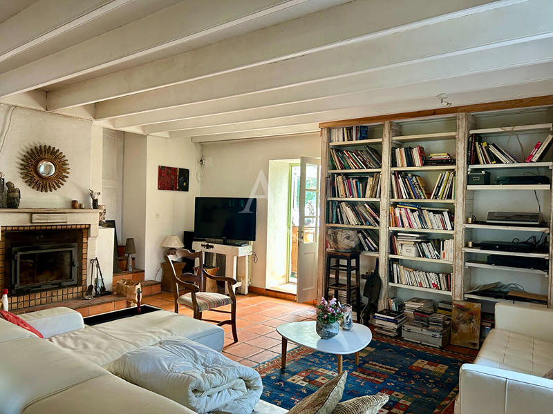 Maison - 229 m² - 9 pièces