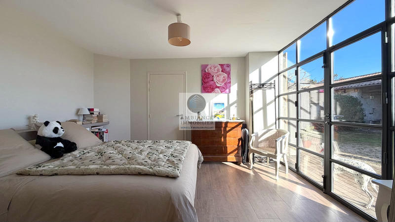 Maison - 280 m² - 9 pièces