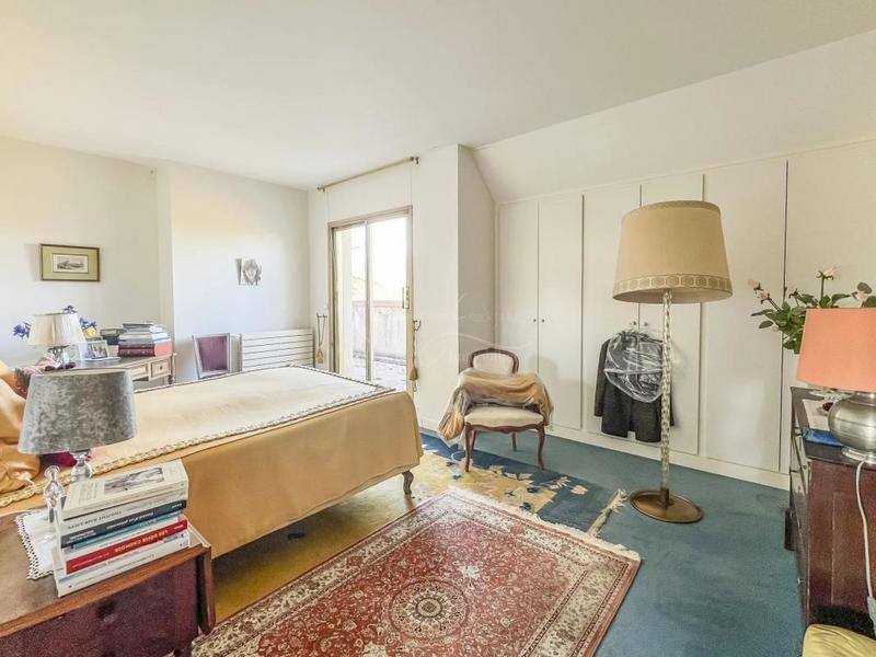 Demeure - 254 m² - 10 pièces