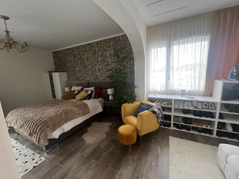 Villa - 250 m² - 5 pièces