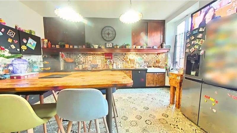 Maison - 335 m² - 6 pièces