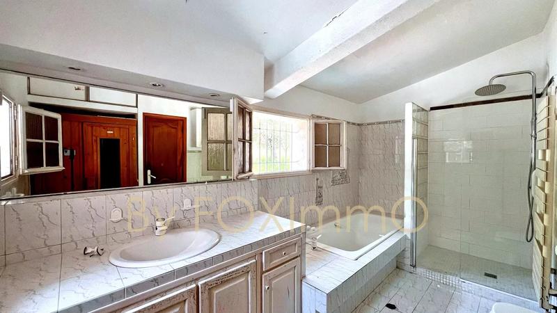 Villa - 201 m² - 6 pièces